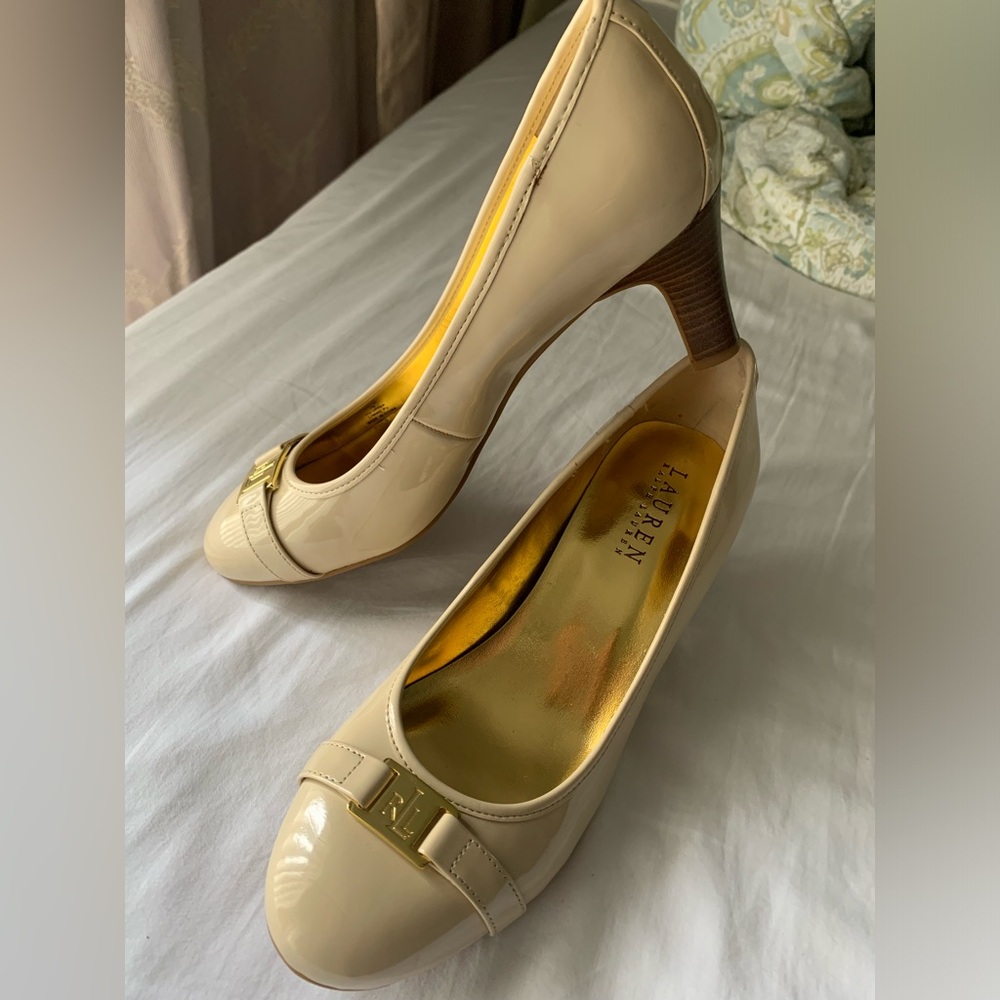 Ralph Lauren “Shelbi” Women High Heel Shoes 7 Patent Pumps Beige
